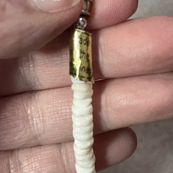 White Puka Shell Necklace - Picture 4 of 5